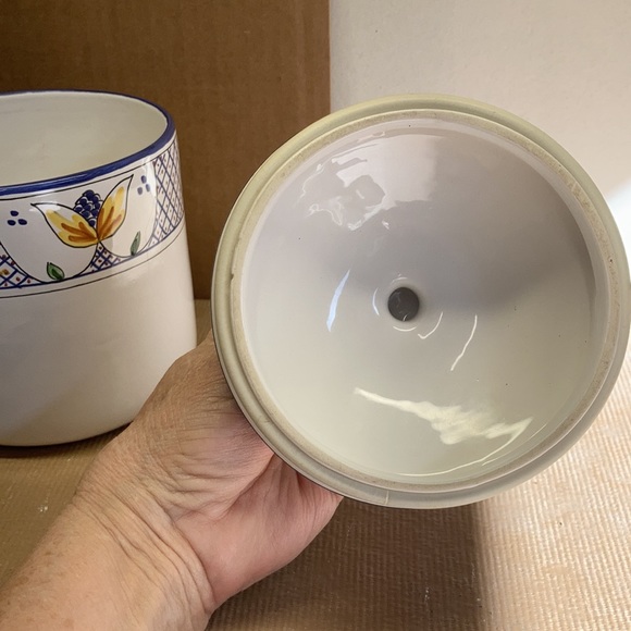 Portugal  Tivoli Zrike hand painted canister - Picture 5 of 7